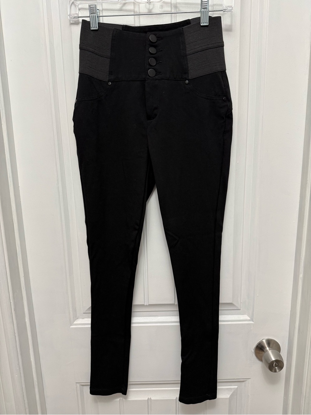 Ci Sono Woman’s Black 3 Button High Waist Pants Size Small (29-6)